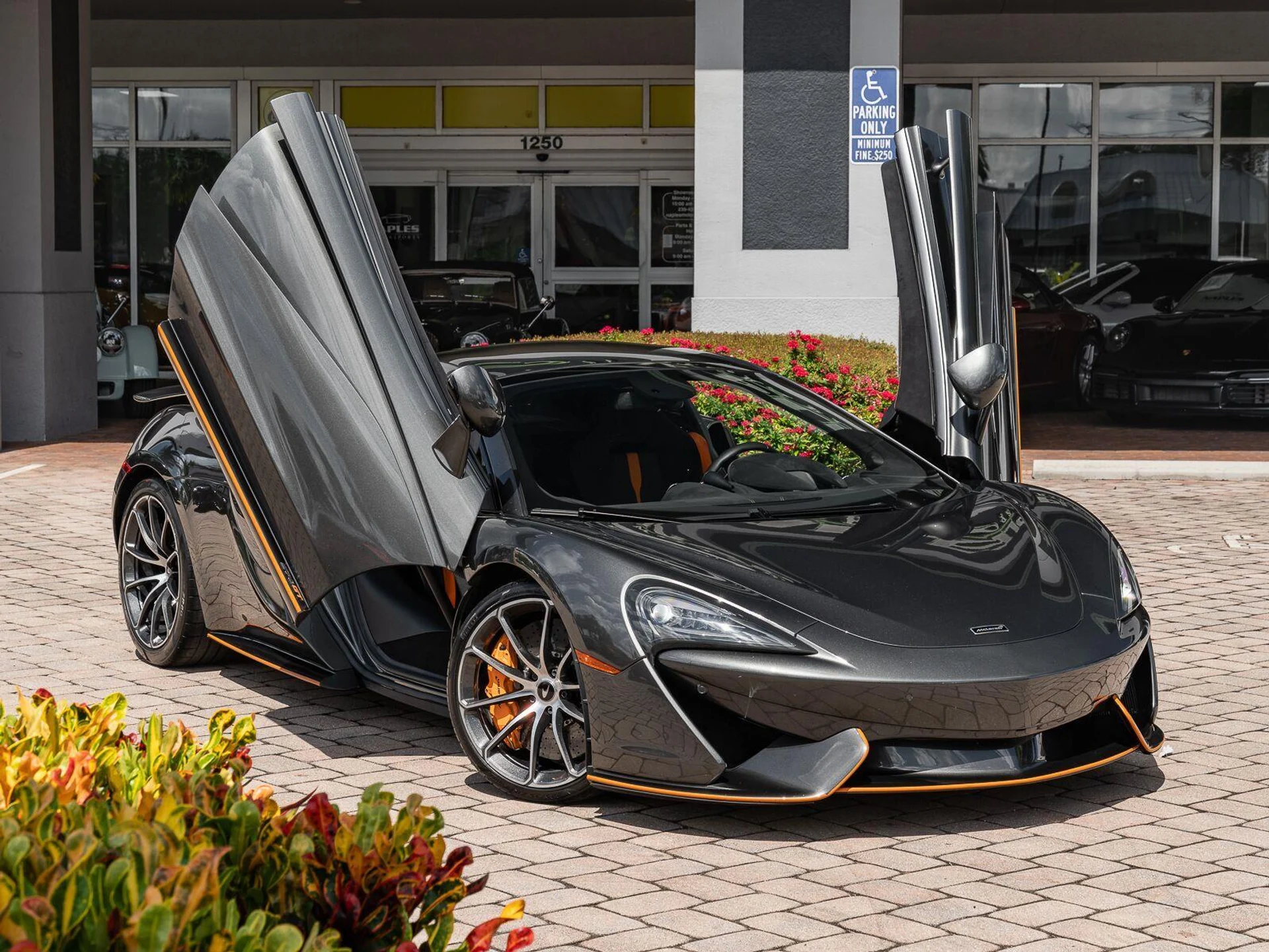 mph002_996545116_Used_2019_Mc_Laren_570_GT_Coupe_1785532133_f0217aec9f
