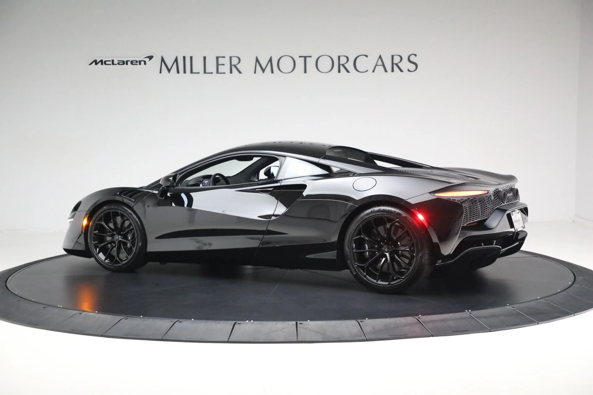 mph003_1004553558_Used_2025_Mc_Laren_Artura_Tech_Lux_043fd8cf24