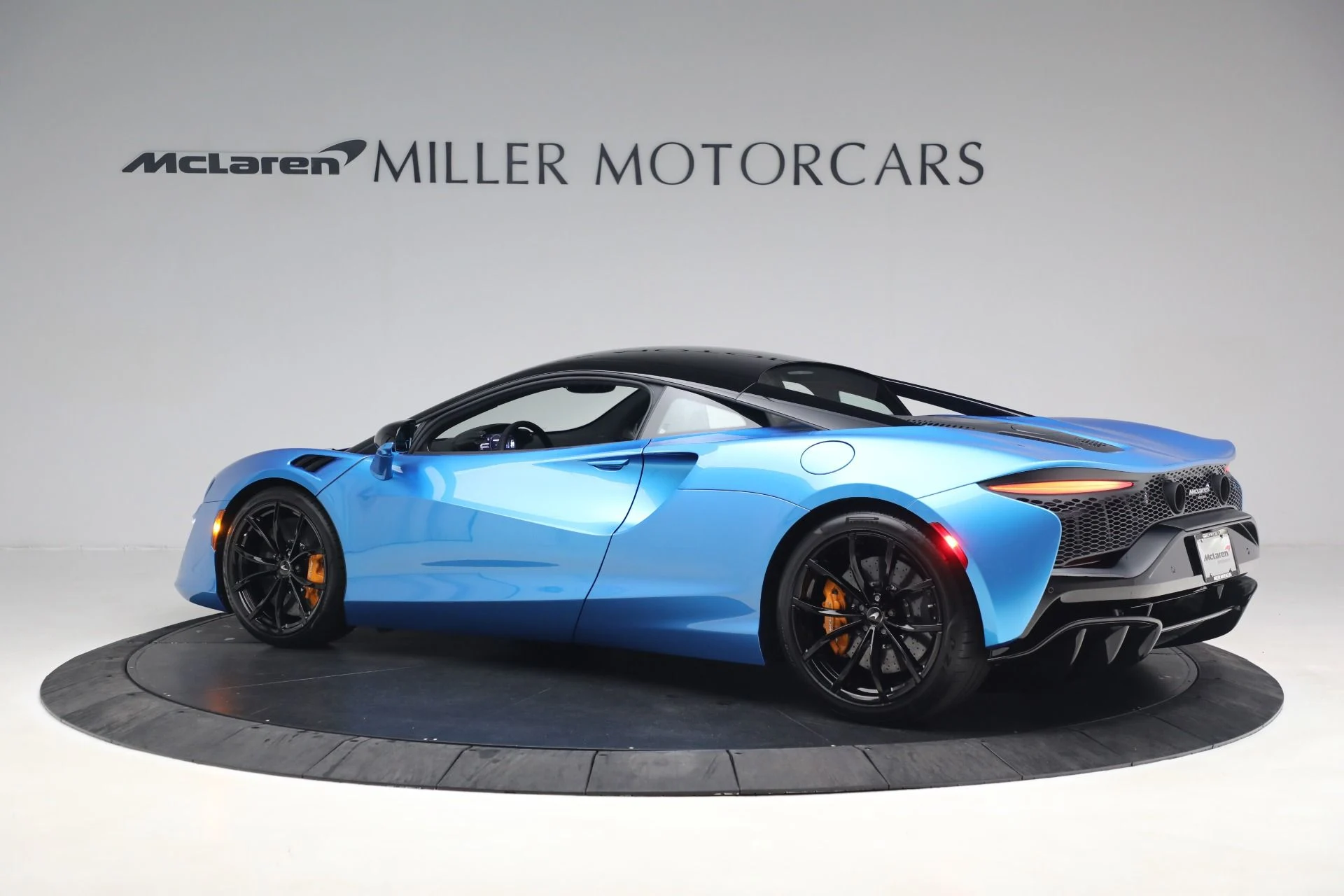 mph003_101215915_Used_2023_Mc_Laren_Artura_Tech_Lux_5cf56c7c3f