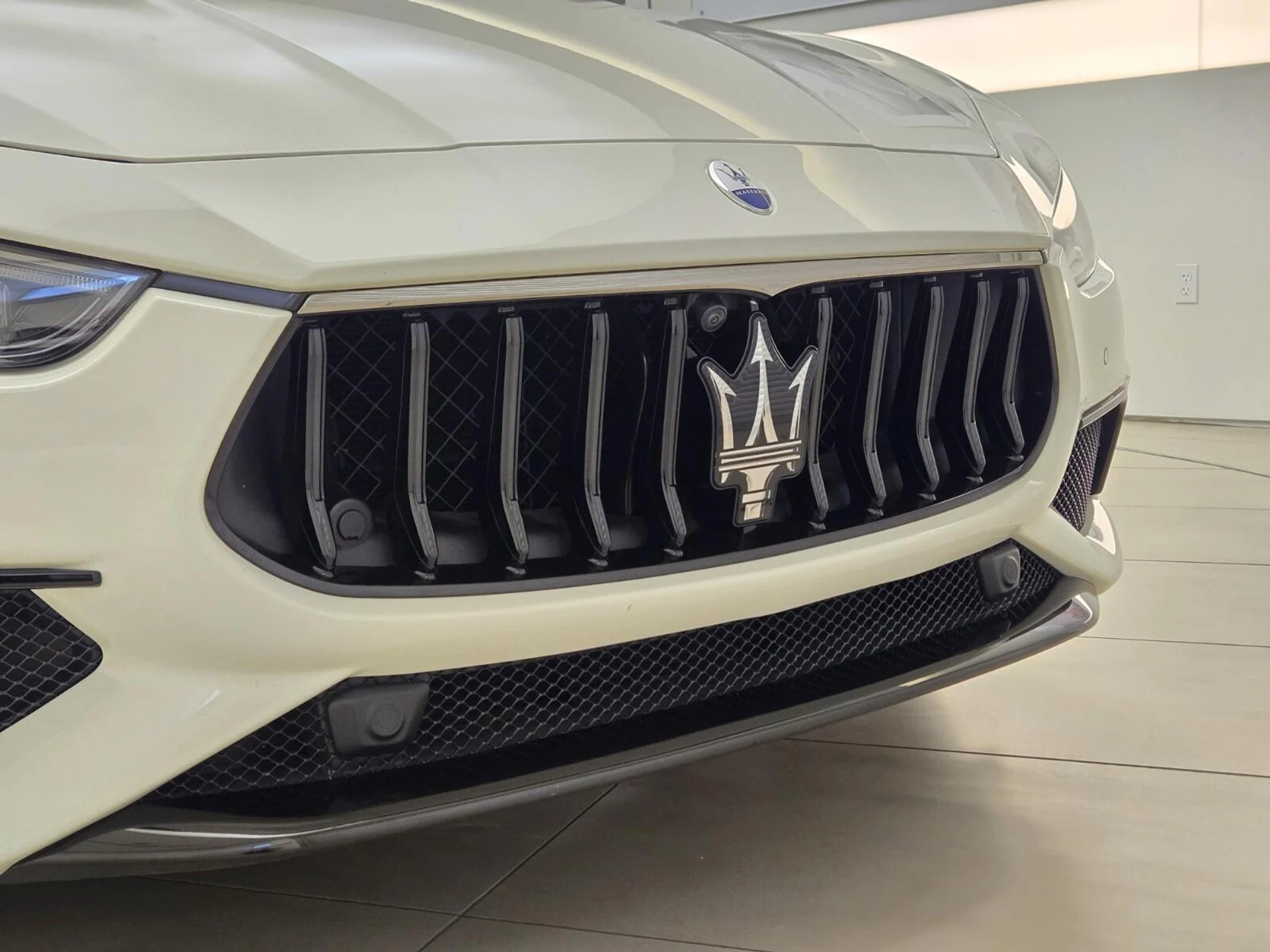 mph003_1013172576_Used_2023_Maserati_Ghibli_Modena_1790660293_62397c1276
