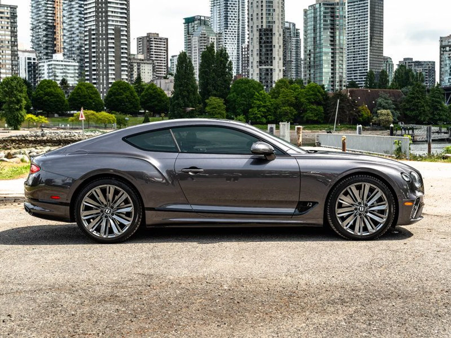 mph003_1025147799_38431371_06428_2022_bentley_continental_gt_004_6f0c823330