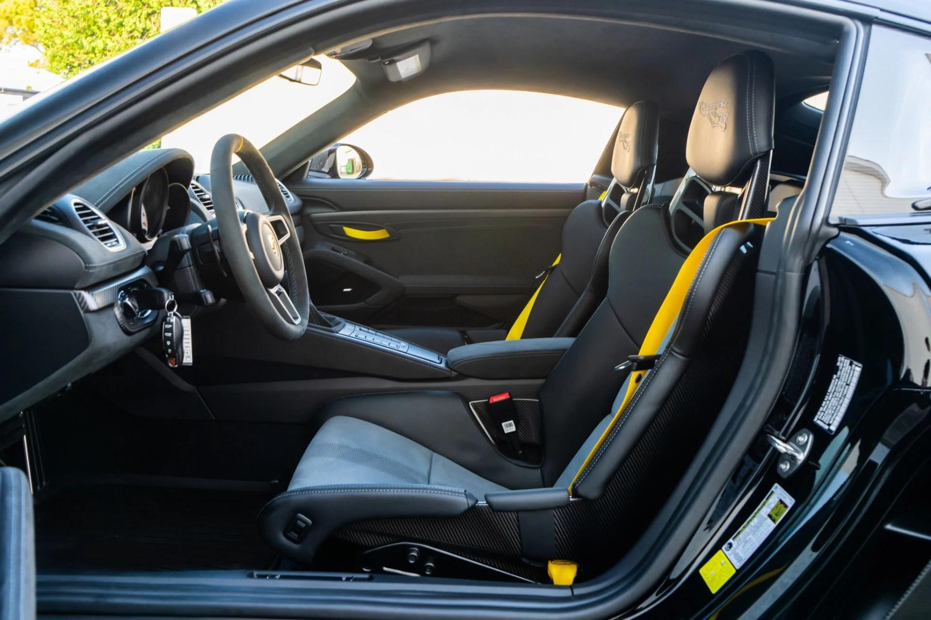 mph003_1041677701_Used_2024_Porsche_718_Cayman_GT_4_RS_Weissach_1755715163_7802ab7bbb
