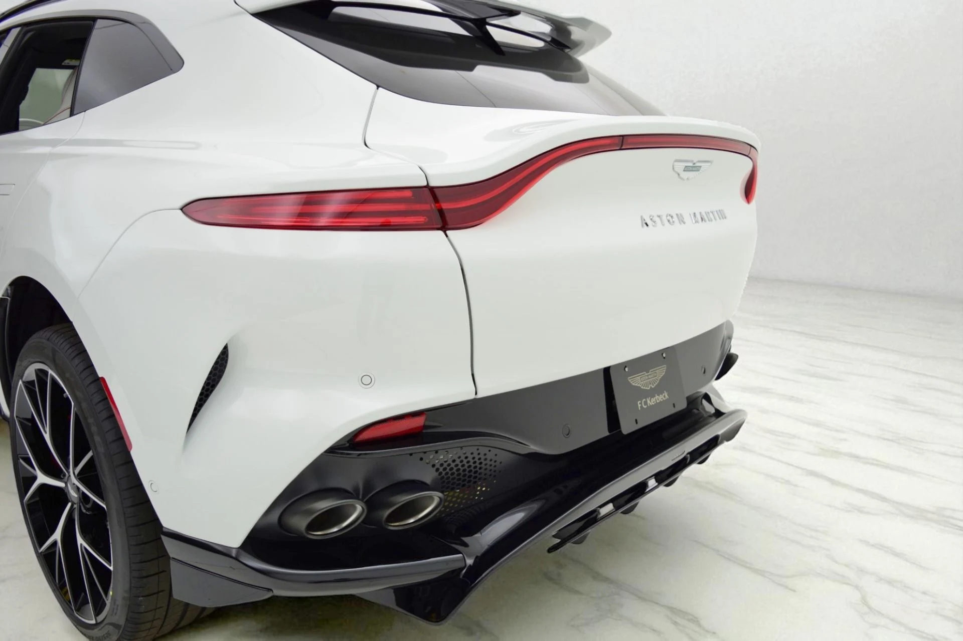 mph003_1045868972_New_2025_Aston_Martin_DBX_707_e4ba4e4271