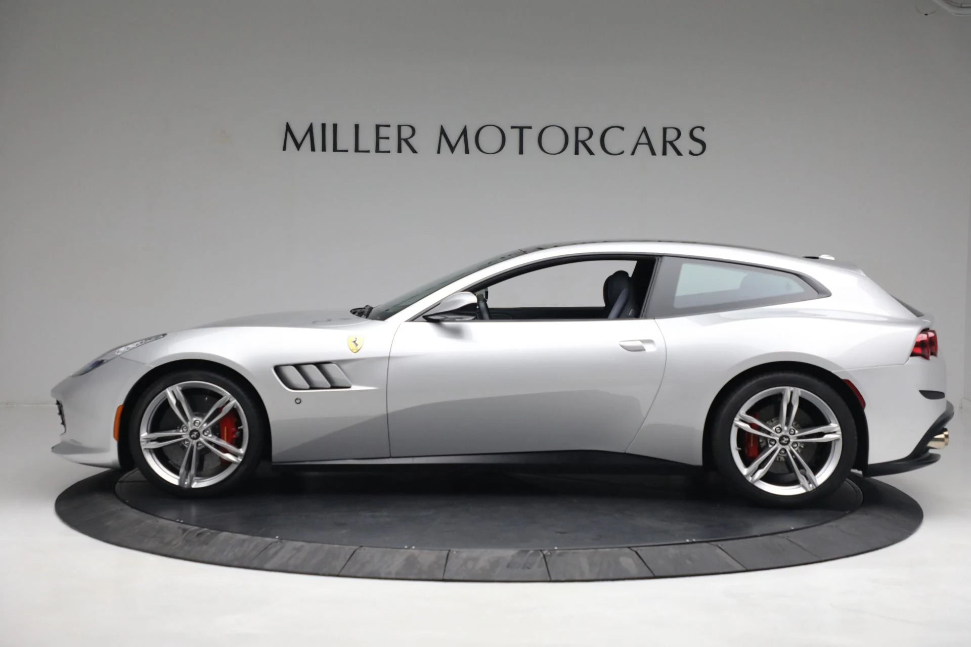 mph003_1055515867_Used_2017_Ferrari_GTC_4_Lusso_2c552e3a45