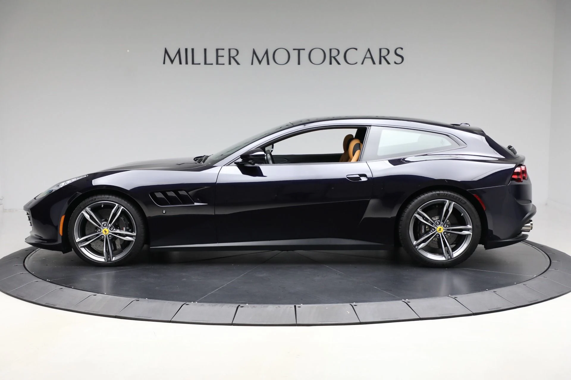 mph003_1057838299_Used_2020_Ferrari_GTC_4_Lusso_1764032069_f46333b23b