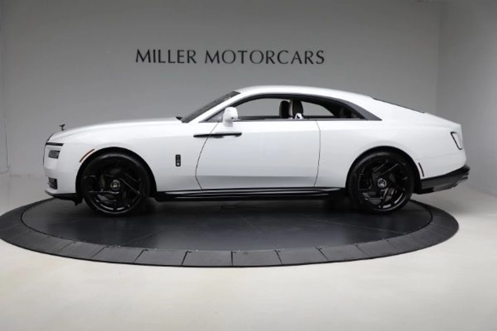 mph003_1059903703_New_2025_Rolls_Royce_Black_Badge_Spectre_4066cad1cc