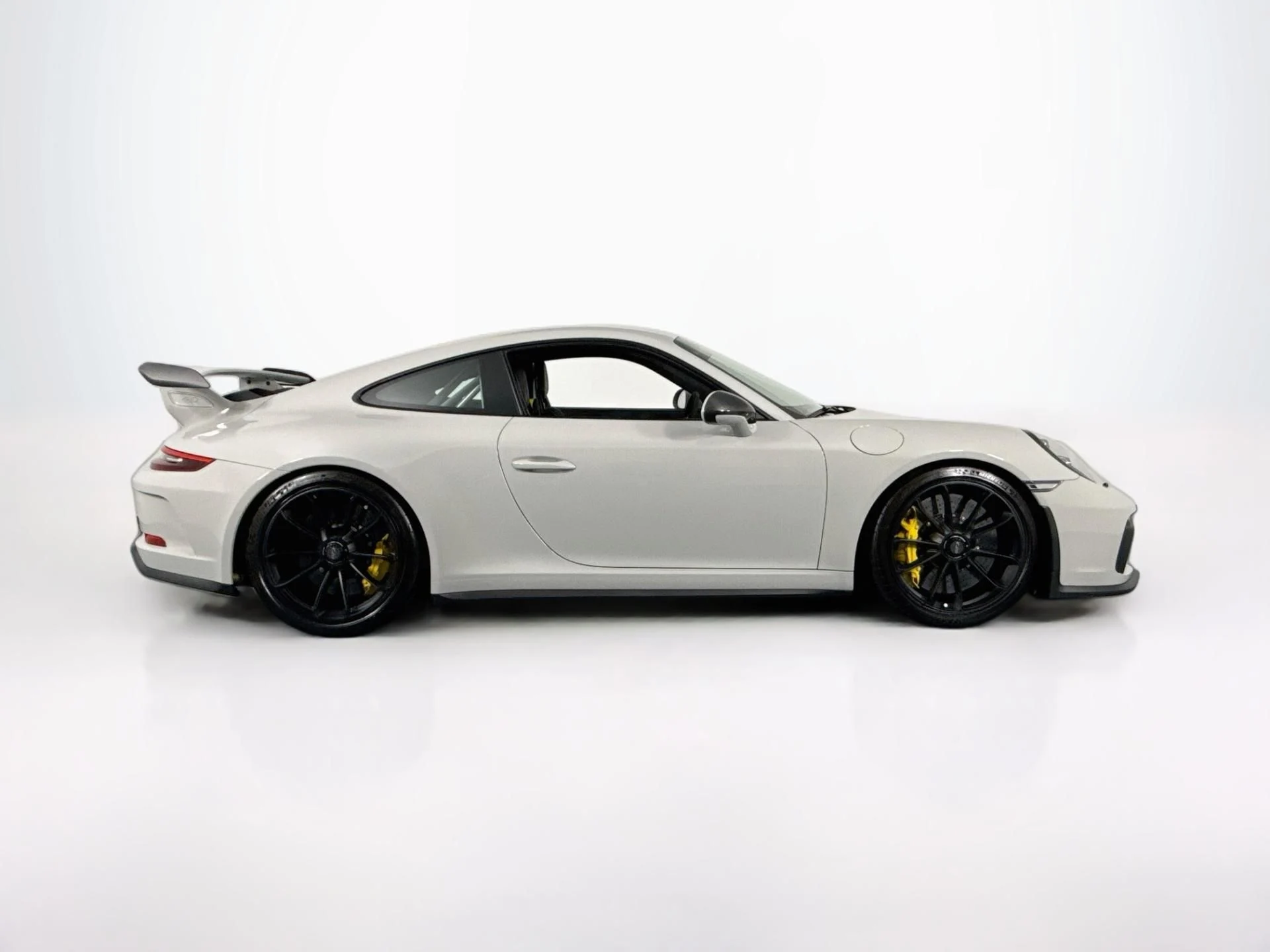 mph003_1063033009_Used_2018_Porsche_911_GT_3_1787596659_6073c5ad0b