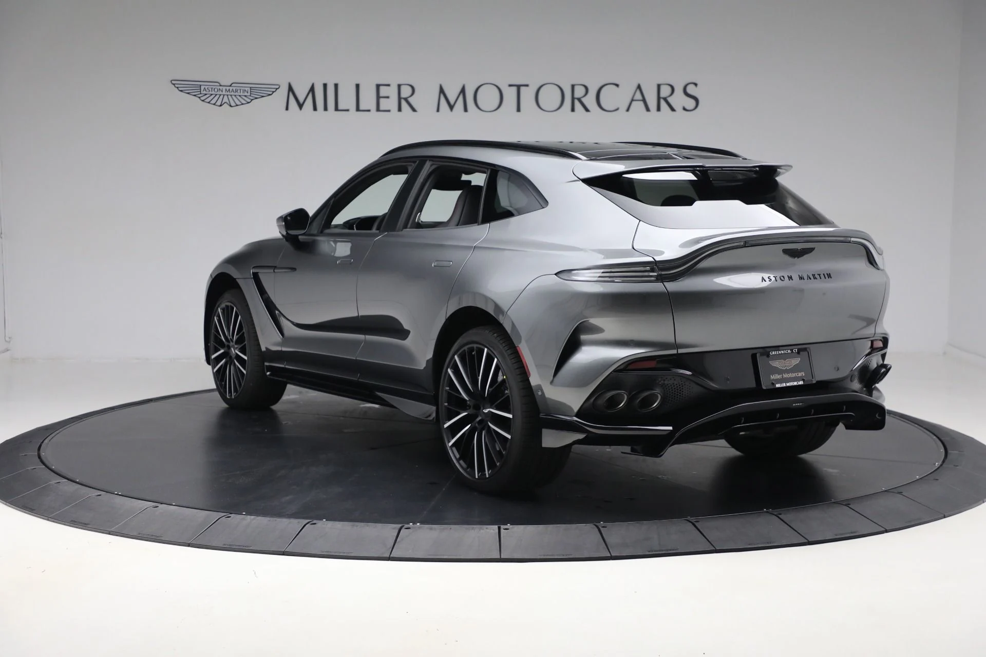 mph003_1068296711_New_2025_Aston_Martin_DBX_707_0aef132f09