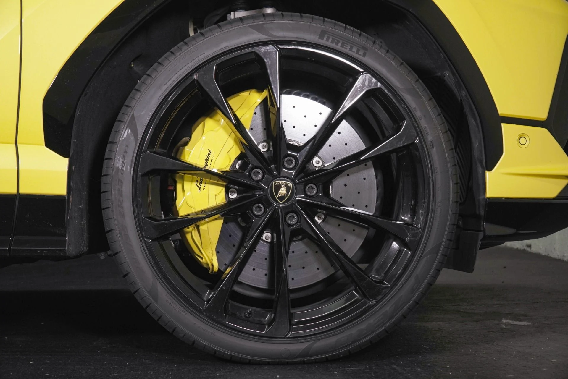 mph003_1068602107_Used_2023_Lamborghini_Urus_S_1782321107_c9ec86252e