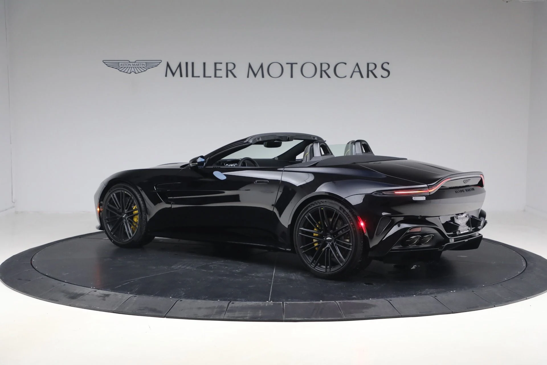 mph003_1070326155_New_2026_Aston_Martin_Vantage_Roadster_1770848011_444ee7ebfd