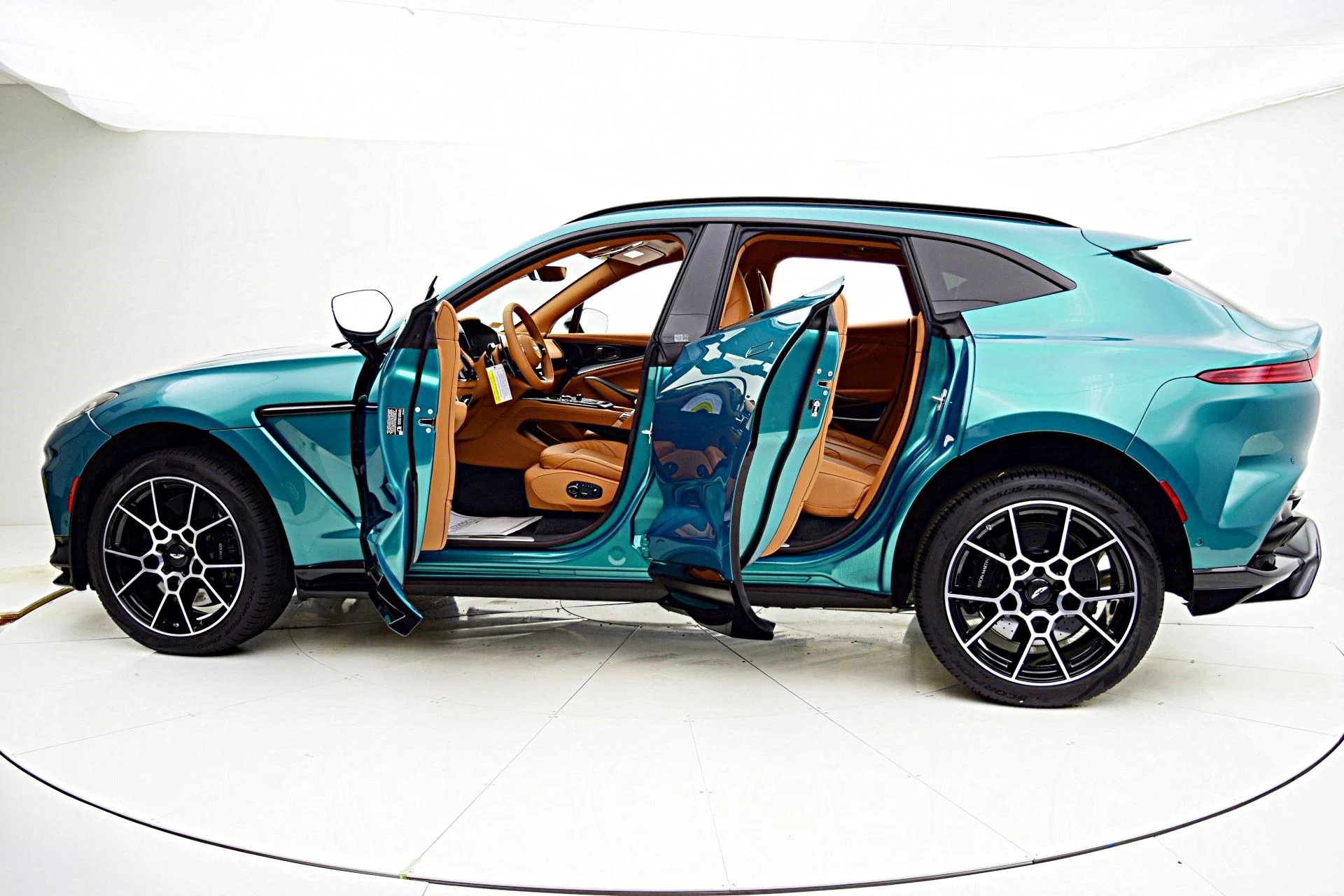 mph003_1071726523_New_2025_Aston_Martin_DBX_707_287c281c56