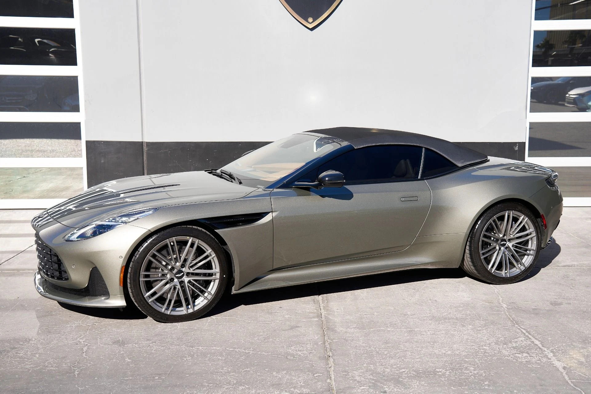 mph003_1097844784_Used_2024_Aston_Martin_DB_12_Volante_1731606794_883063fc89