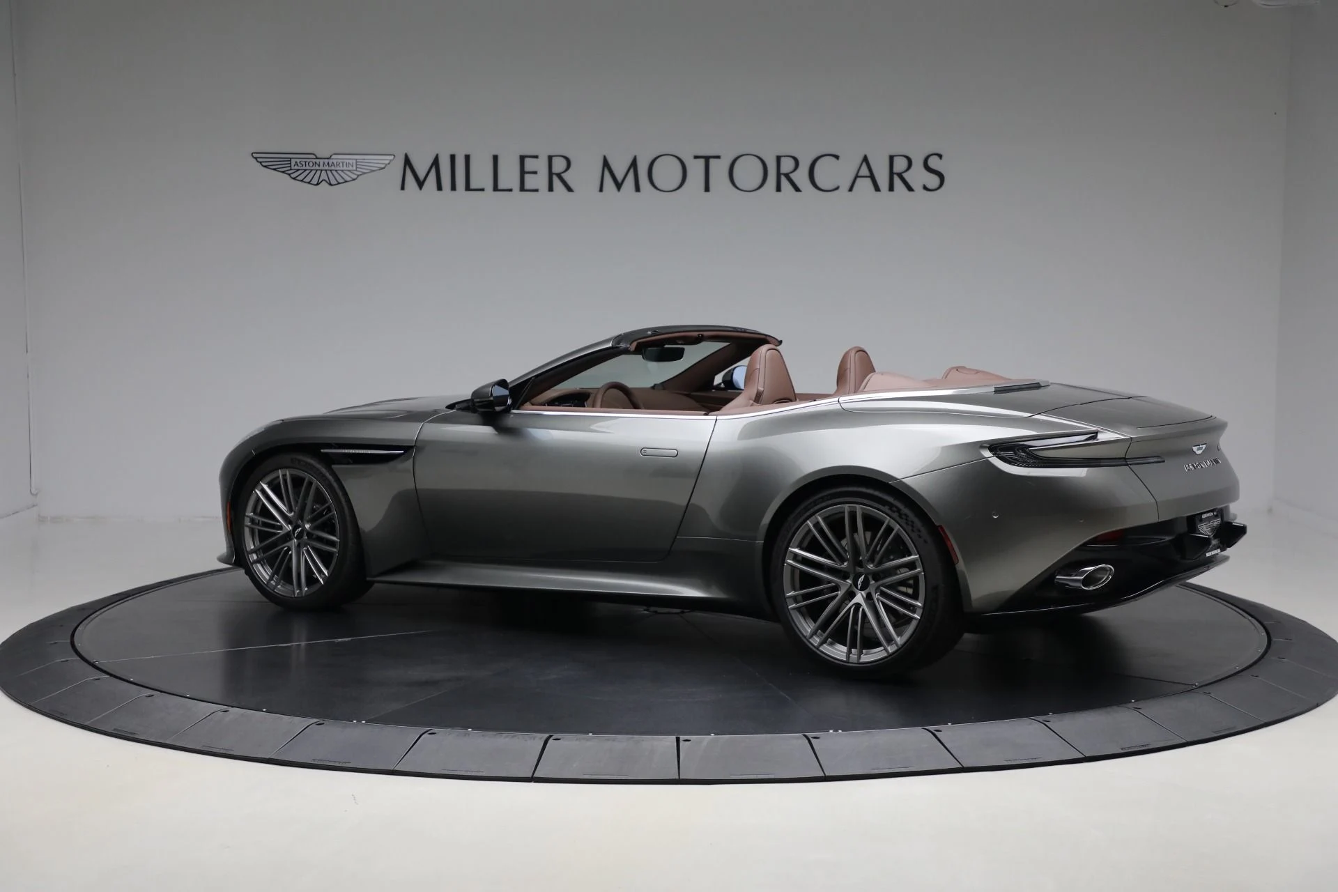 mph003_1099385634_New_2026_Aston_Martin_DB_12_Volante_c3d5eb9476