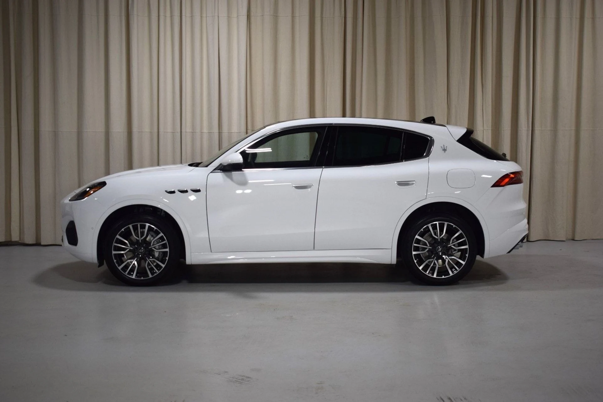 mph003_1102011497_ec039c5148eec6ef84a3c343de5fd2c7x_a7f62b8085