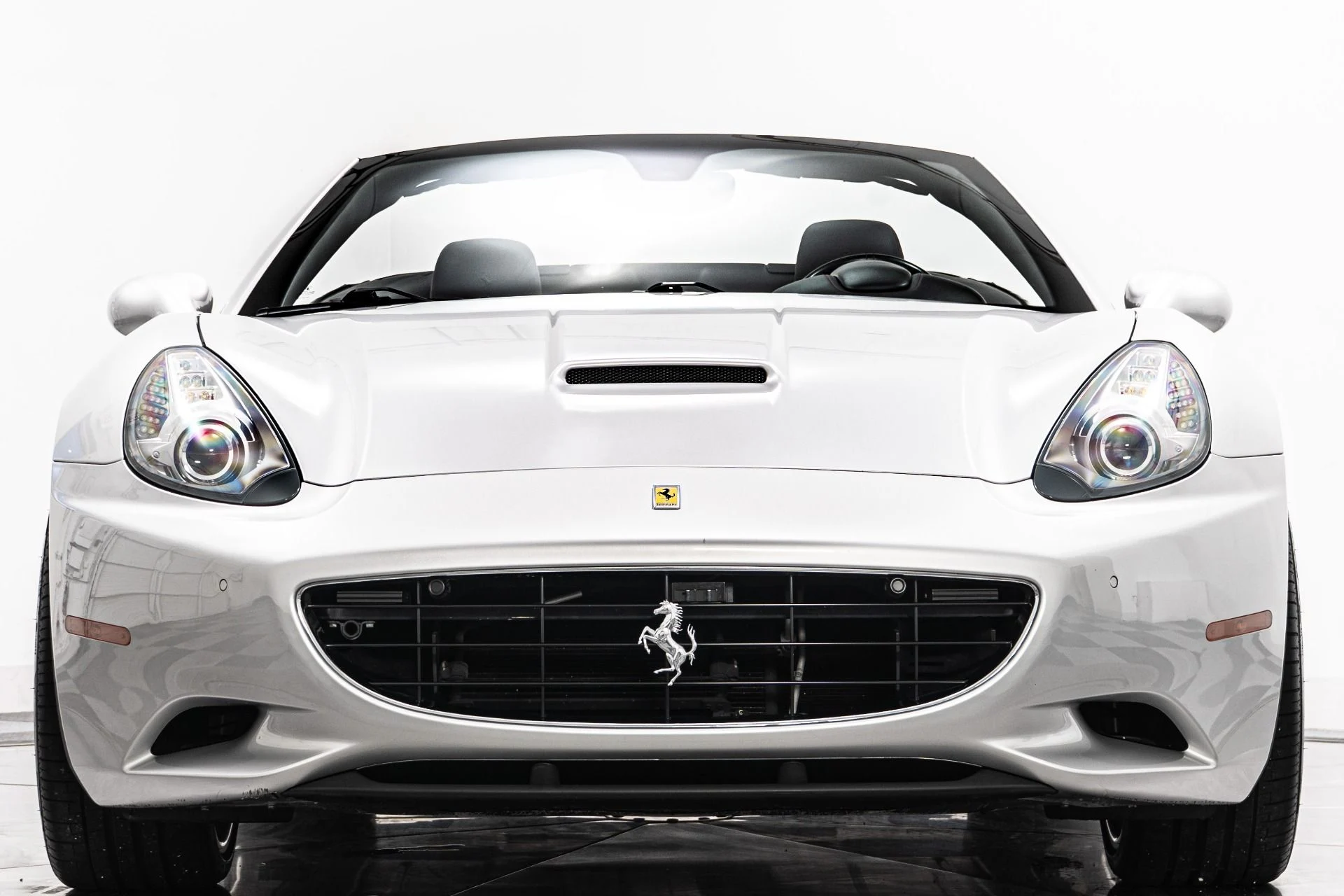 mph003_111215718_Used_2013_Ferrari_California_1756329432_030ebfc4de