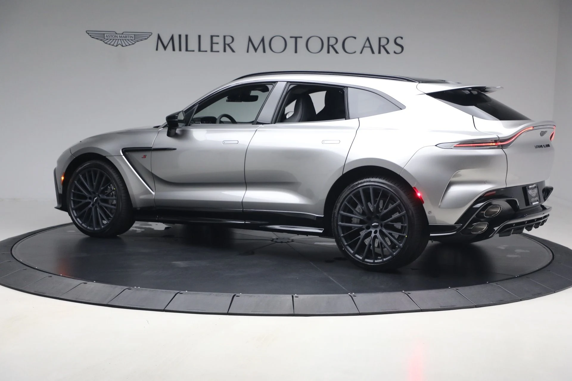mph003_1114265628_New_2026_Aston_Martin_DBX_S_1779192380_ac20bbd327