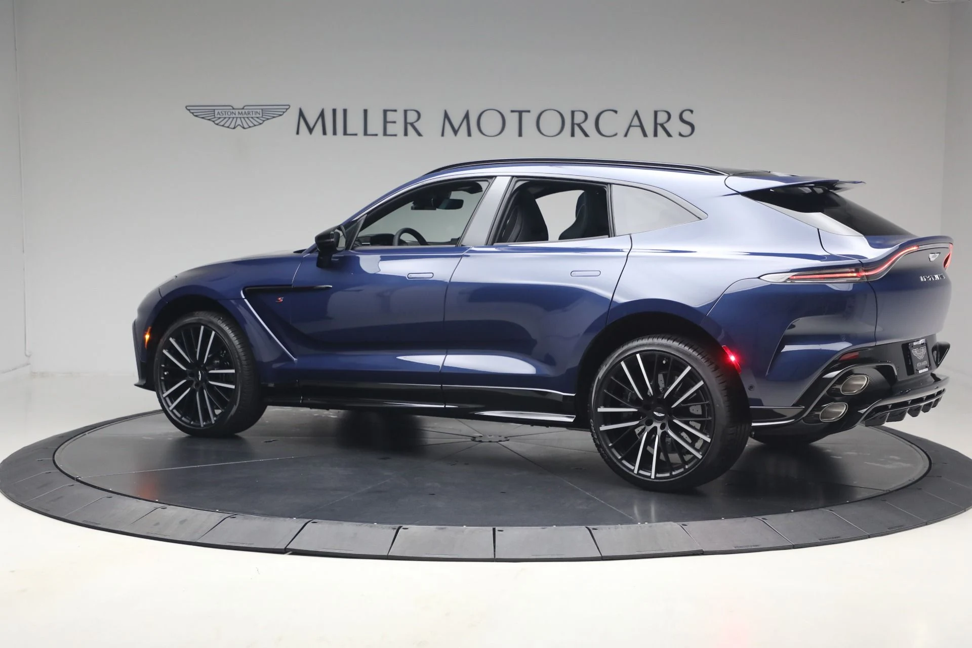 mph003_1117553991_New_2026_Aston_Martin_DBX_S_1779920374_5bb3e6b3aa
