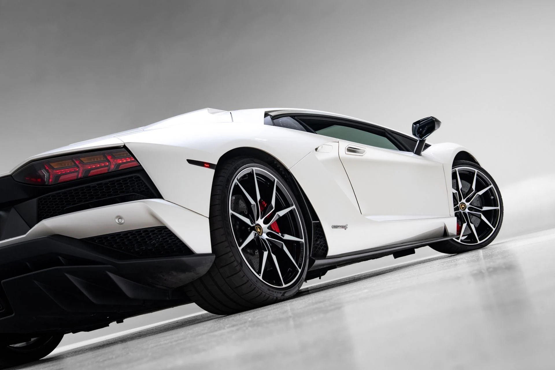 mph003_1122718930_Used_2017_Lamborghini_Aventador_LP_740_4_S_1775604663_e8ca9df726