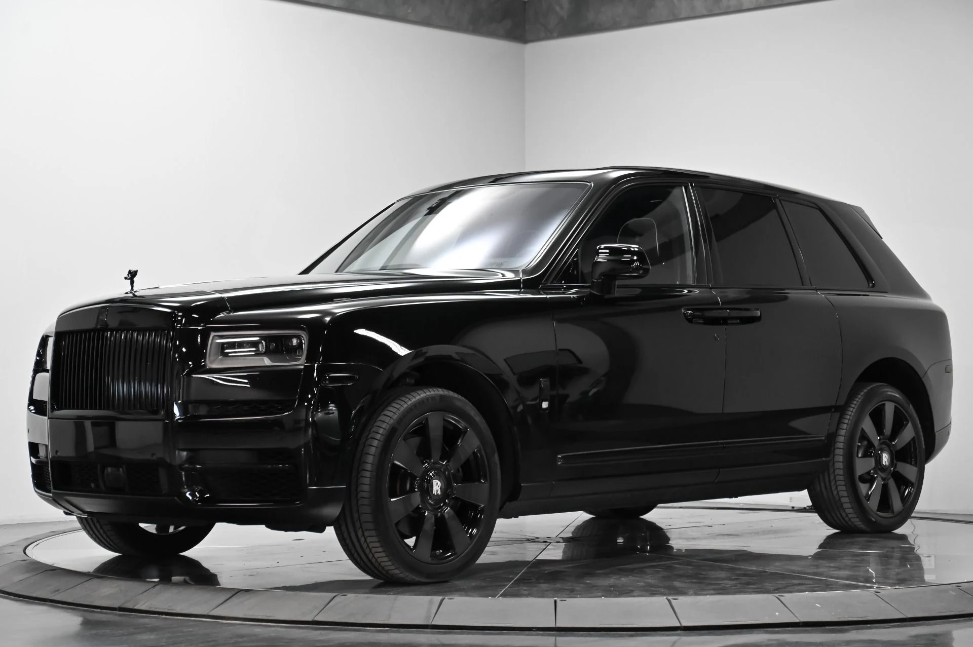 mph003_1124357761_Used_2019_Rolls_Royce_Cullinan_1761408905_cc3408e70c