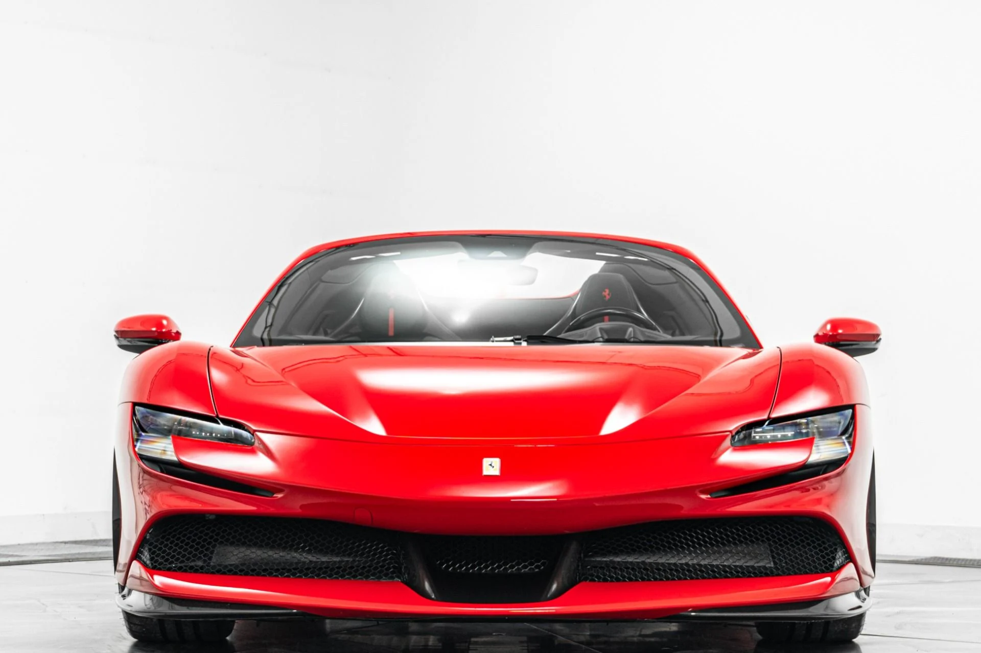 mph003_1127651627_Used_2025_Ferrari_SF_90_Spider_1779917400_826958ac03