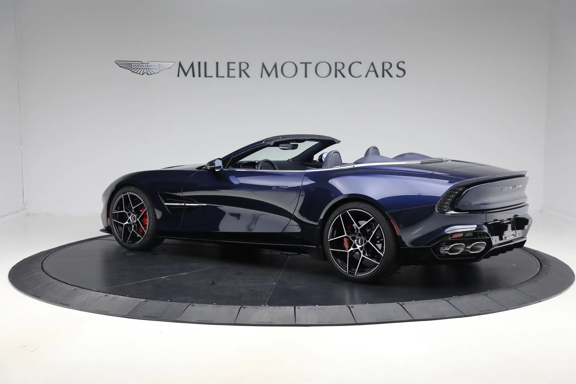 mph003_1138436713_New_2026_Aston_Martin_Vanquish_Volante_1762784299_36bb194f39