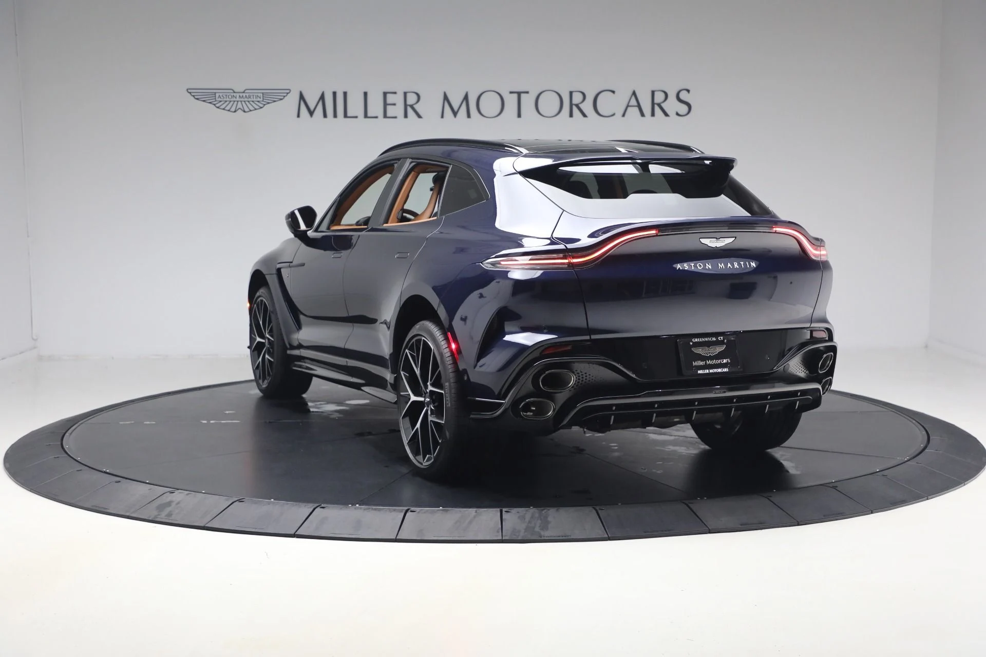 mph003_1139645699_New_2026_Aston_Martin_DBX_S_1787860964_28d8d0438c