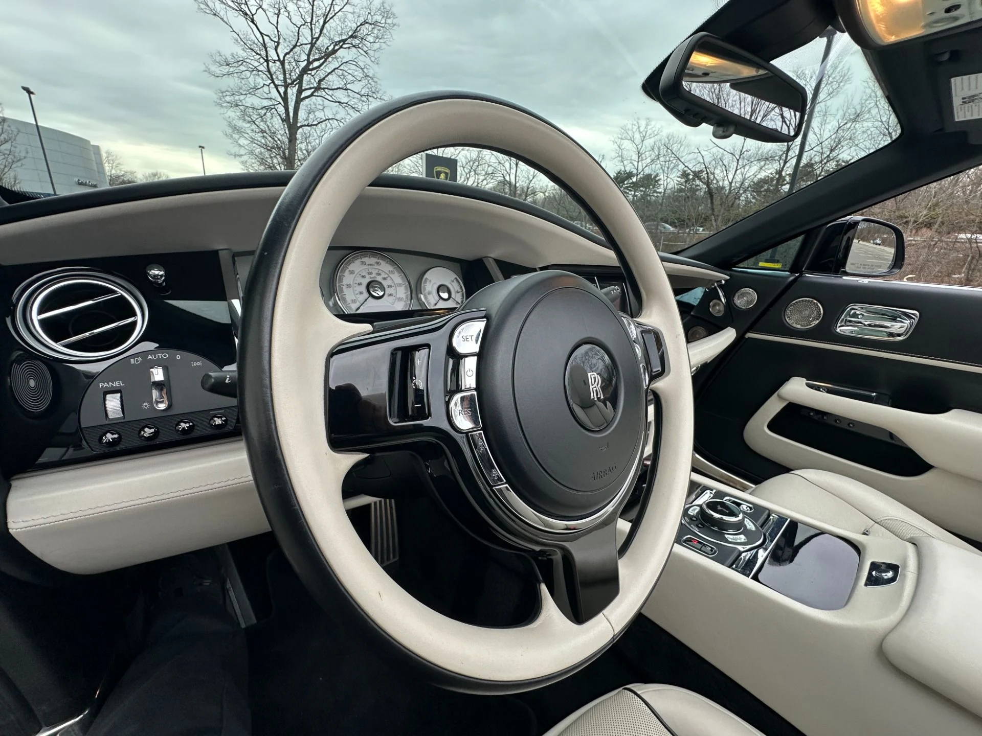 mph003_1139794144_Used_2018_Rolls_Royce_Dawn_1773697537_71c38dc977