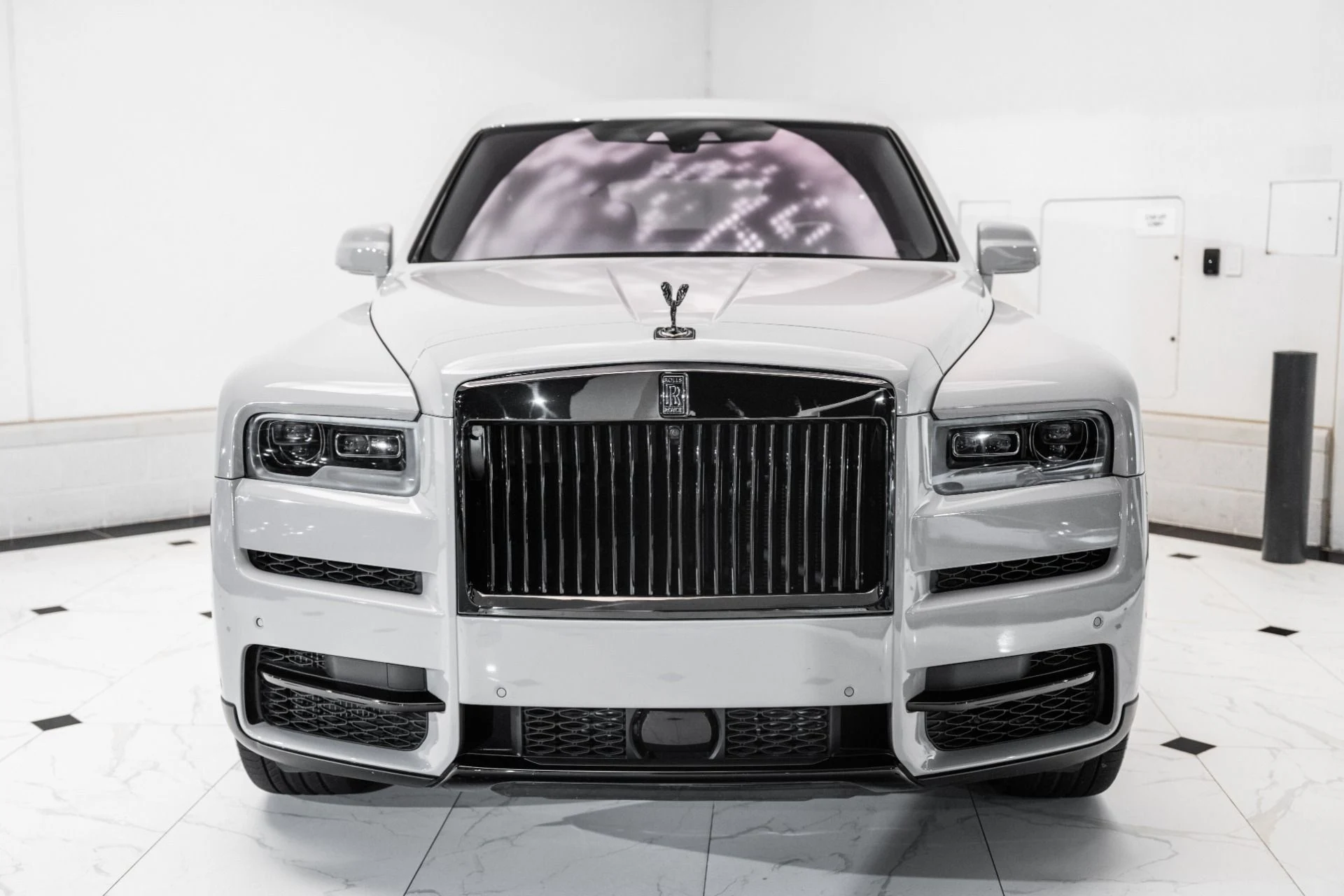 mph003_1140057214_Used_2022_Rolls_Royce_Cullinan_1753976642_474f2e57e0