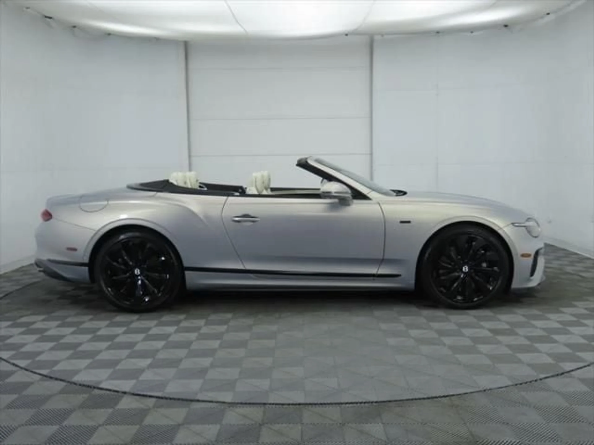 mph003_1160285300_used_2025_bentley_continental_gtblackeditionconvertible_8119_23011580_4_640_d972b1759d