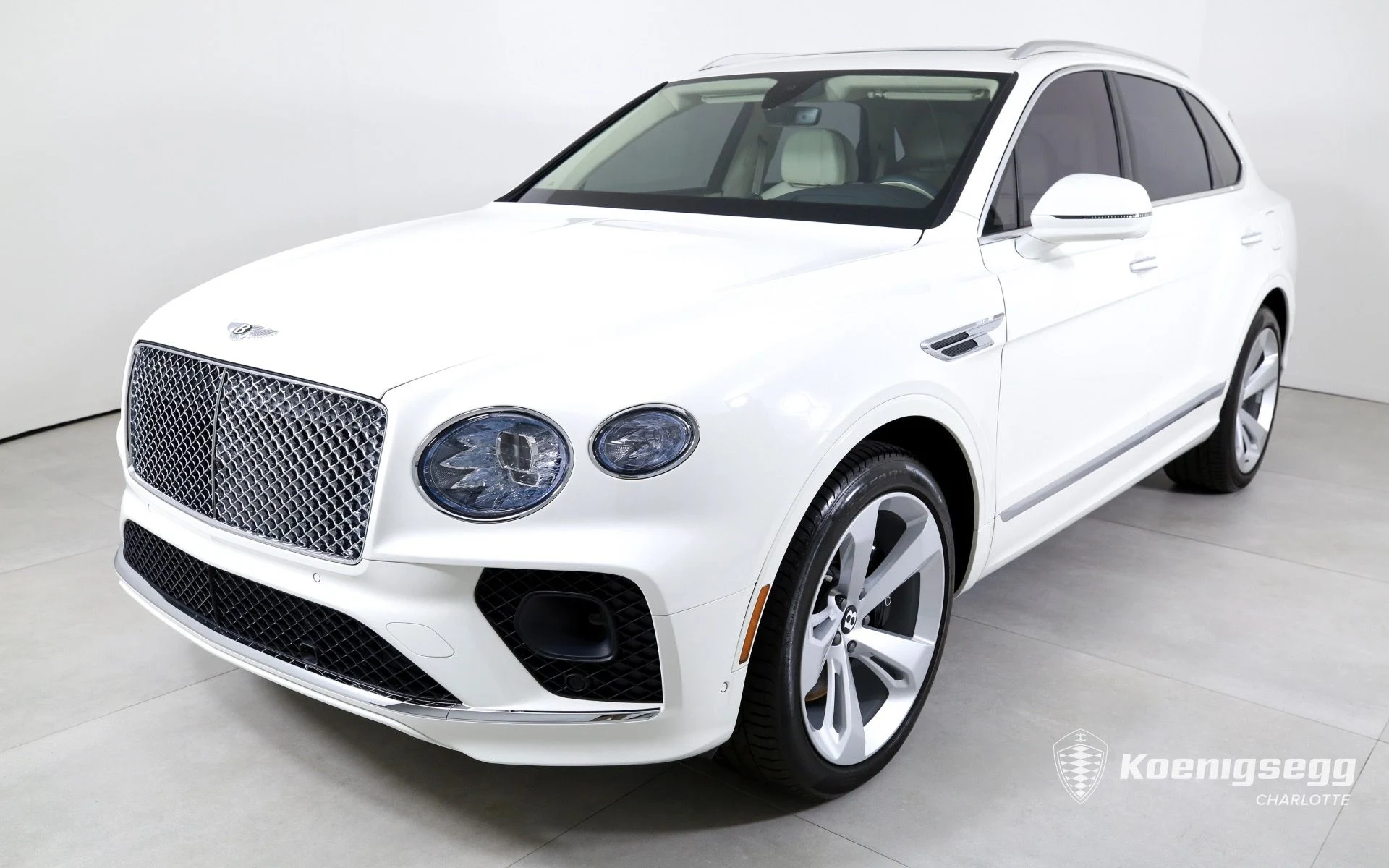 mph003_1167438869_Used_2023_Bentley_Bentayga_Hybrid_1760985589_af0c57b58c