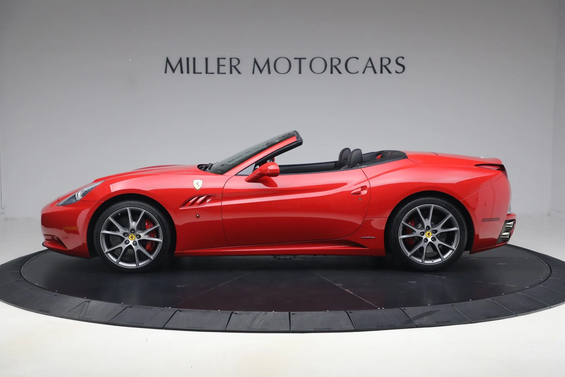 mph003_1172590721_Used_2014_Ferrari_California_30_1790957521_63f2905292