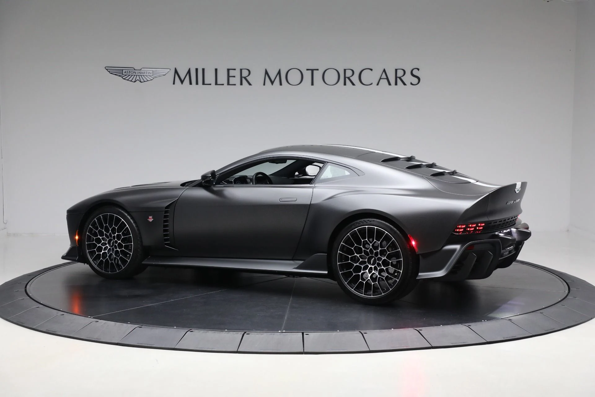 mph003_1179519182_New_2024_Aston_Martin_Valour_98185a2c9f