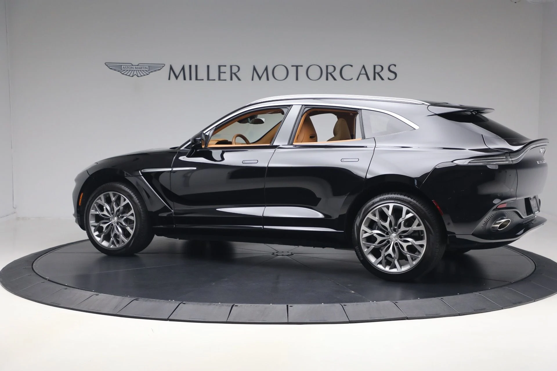 mph003_1202306497_Used_2021_Aston_Martin_DBX_1784989752_2c57819914