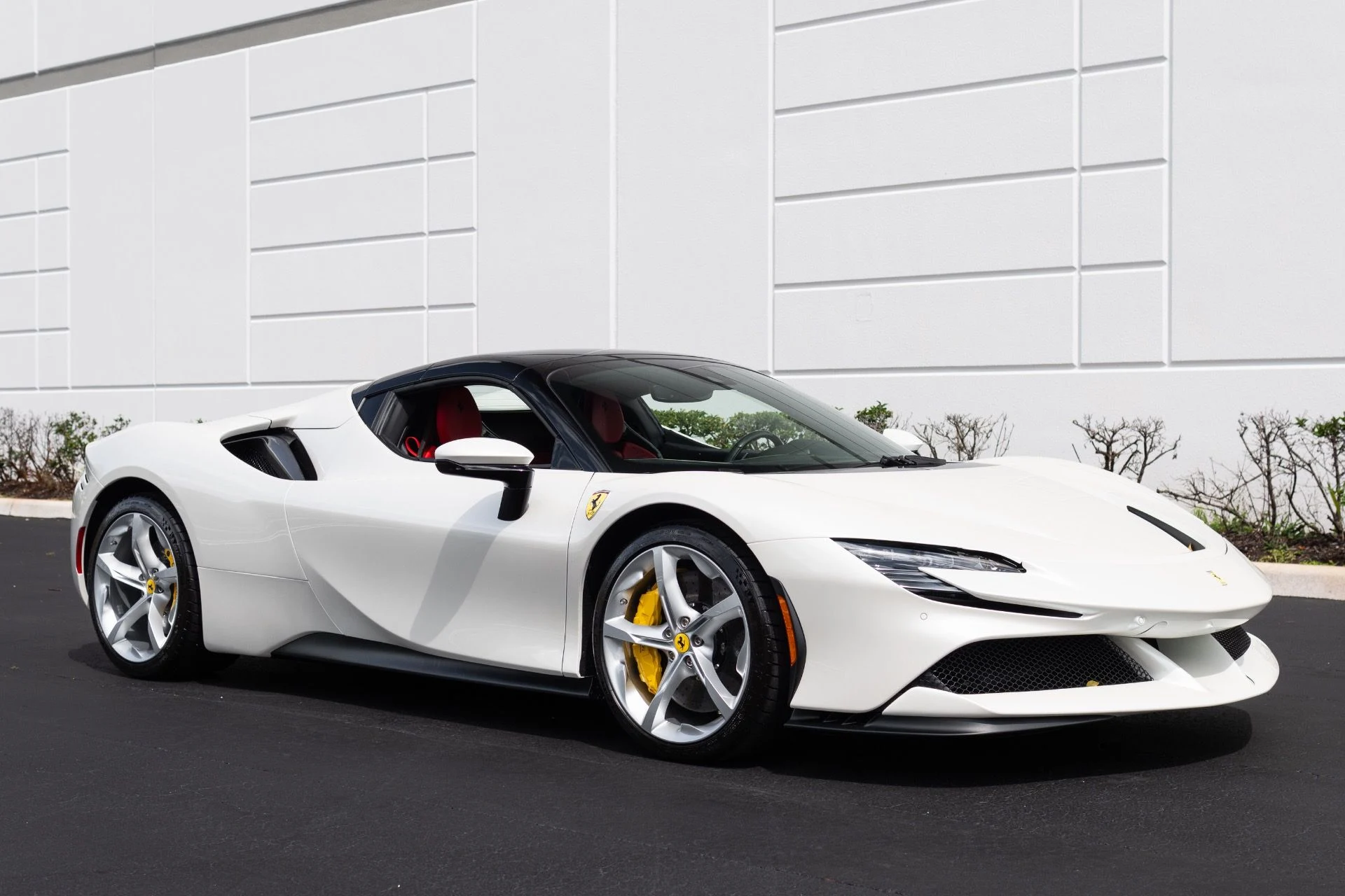 mph003_1215117050_Used_2024_Ferrari_SF_90_Spider_1774069131_ee36547d01