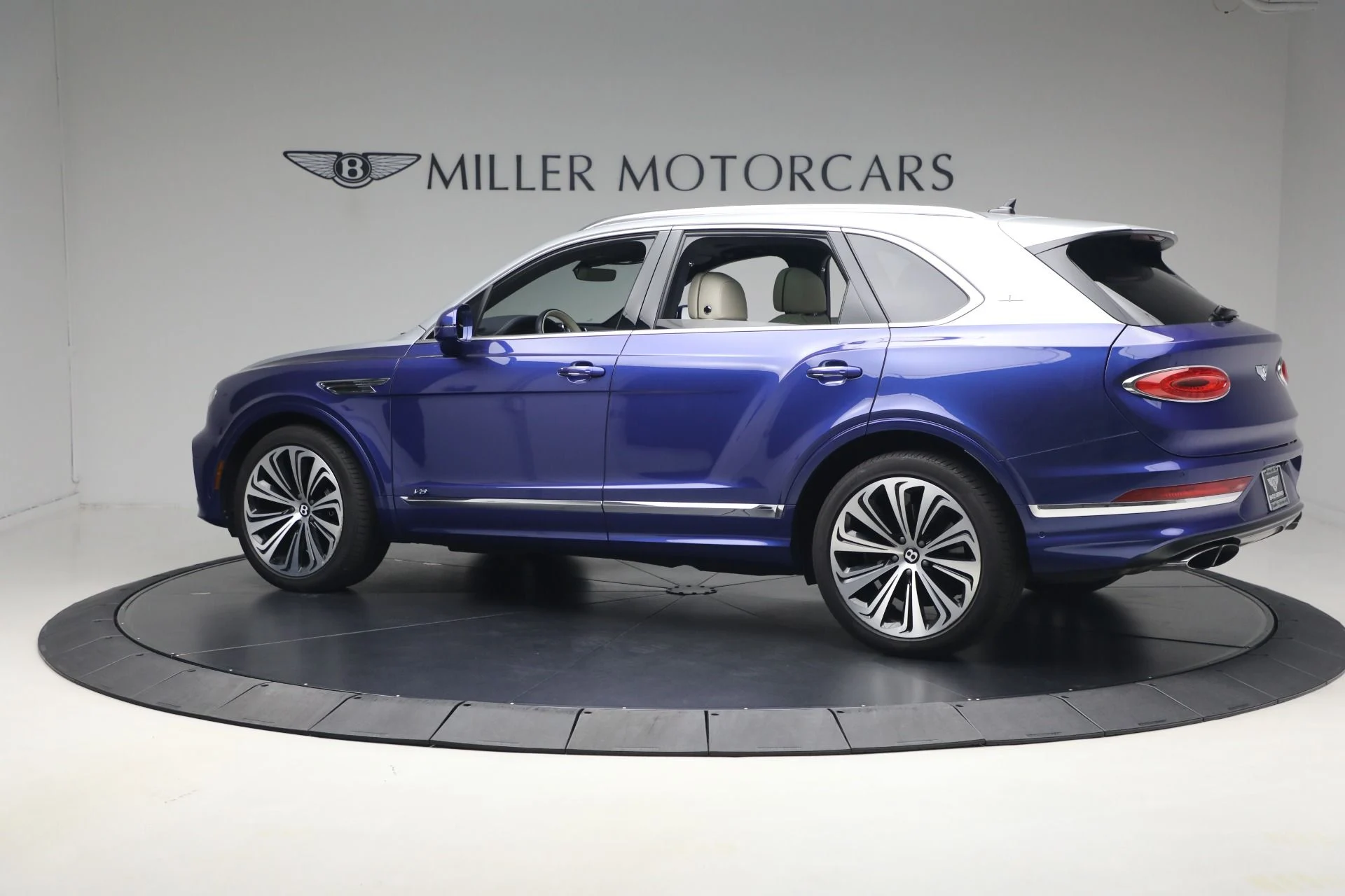 mph003_121538669_Used_2022_Bentley_Bentayga_V8_1780928716_0de5b8da7e