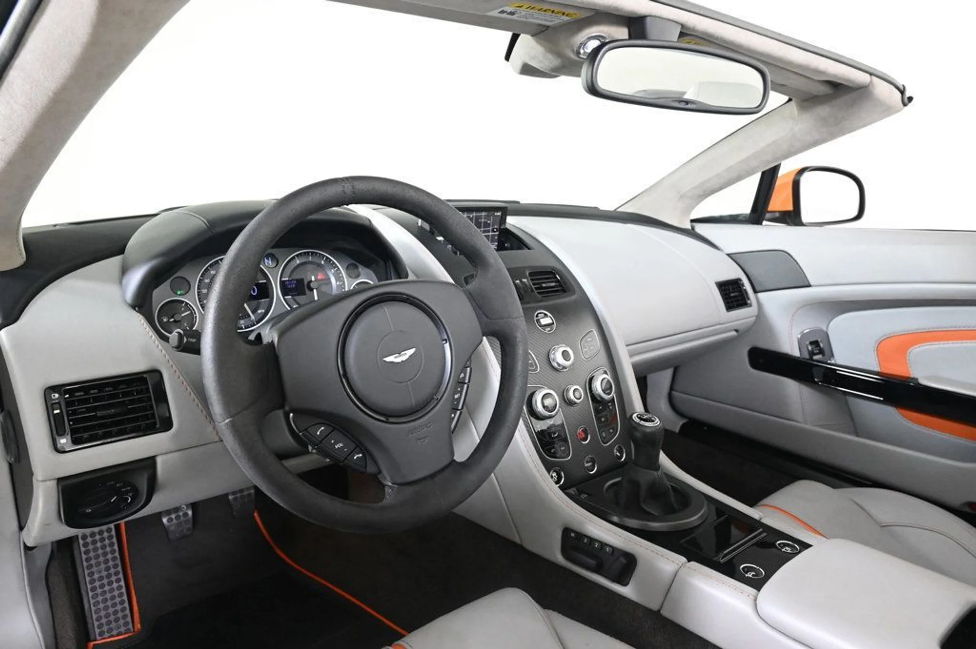 mph003_1216049648_used_2017_aston_martin_v12_vantage_s_11350_22970914_3_1024_b07c97640b