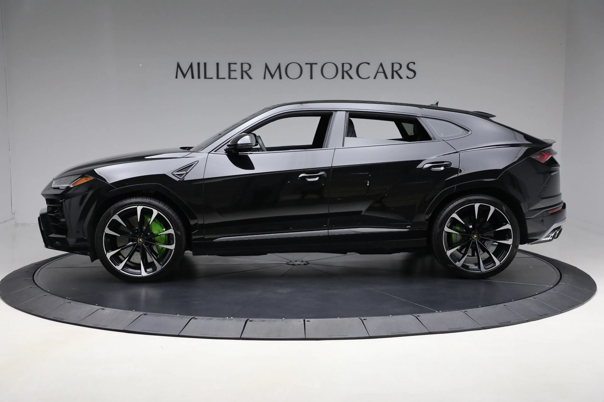 mph003_1219614637_Used_2022_Lamborghini_Urus_1761597990_5d4b5538c9