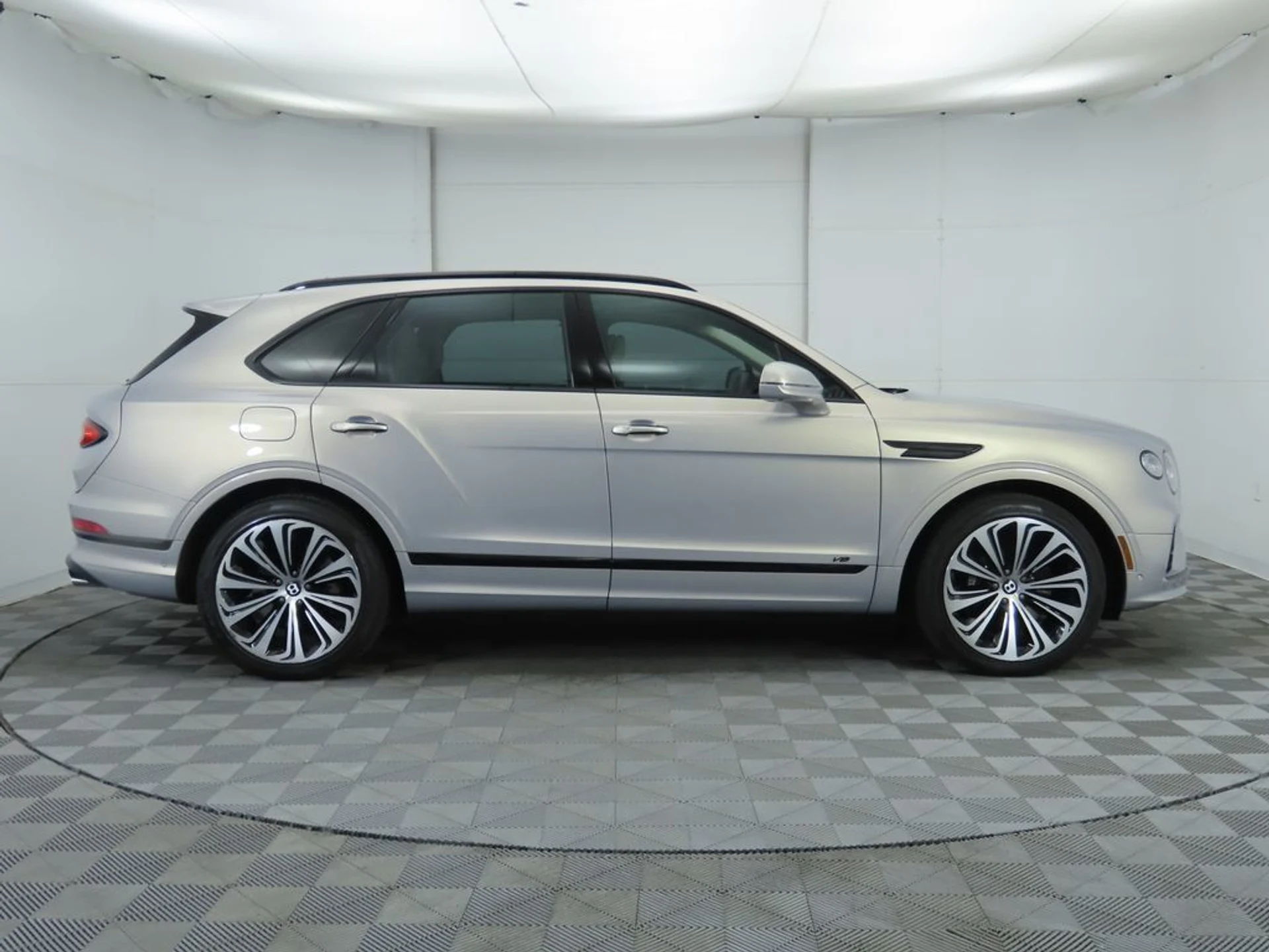 mph003_1221273788_used_2022_bentley_bentayga_v8awd_8119_22936219_4_1024_b71d1e0a24