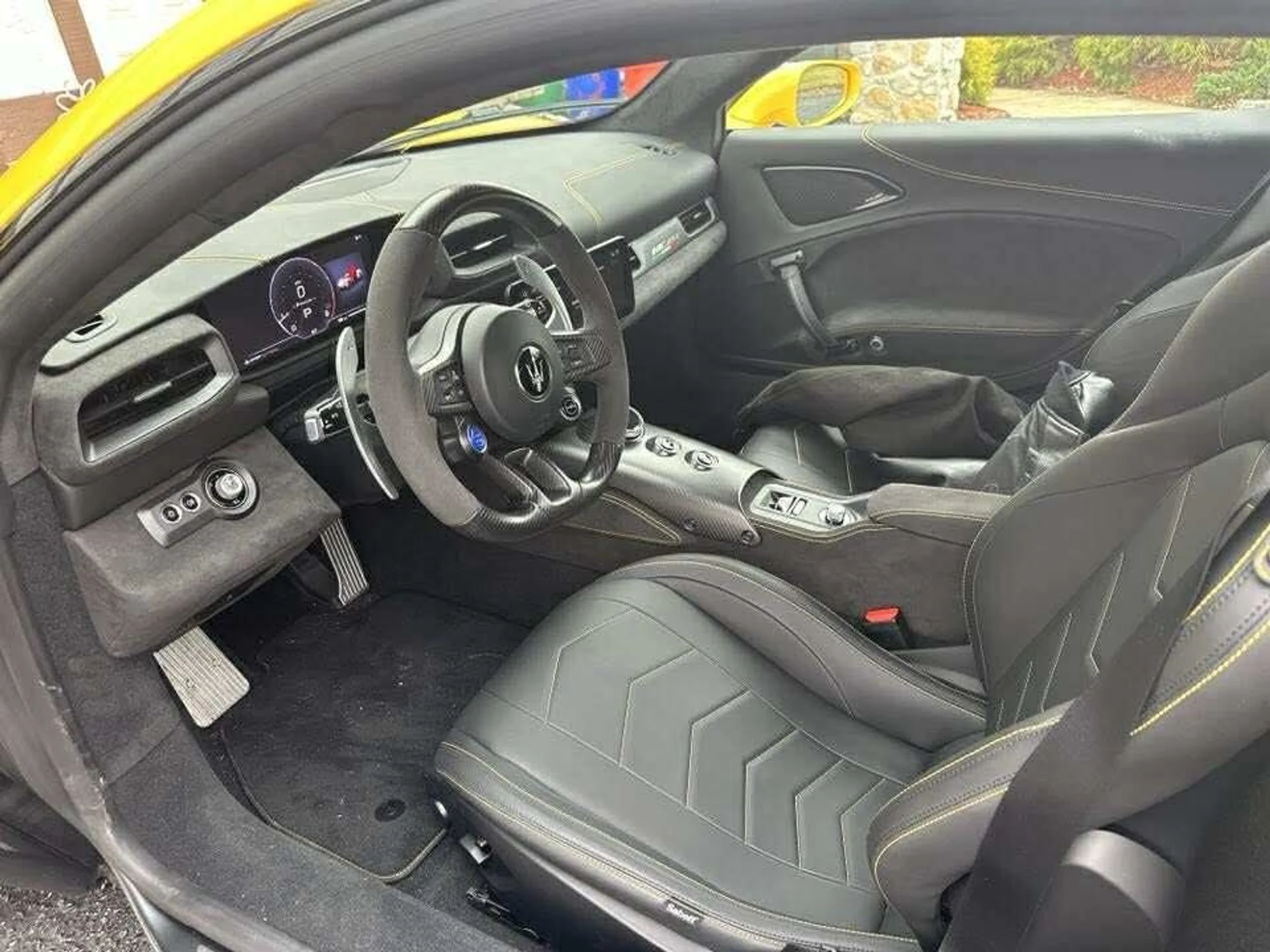 mph003_1225349417_Used_2023_Maserati_MC_20_1754415155_4f1191808b