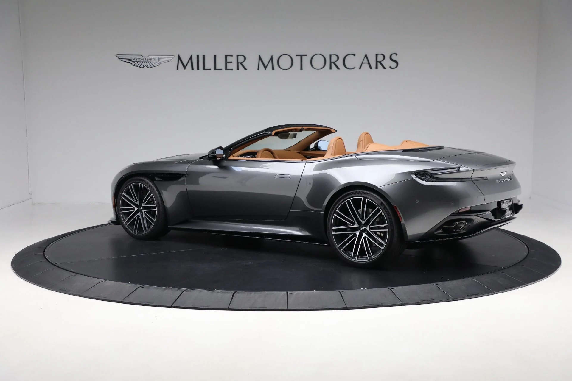 mph003_1235986516_New_2025_Aston_Martin_DB_12_Volante_7330f97d61