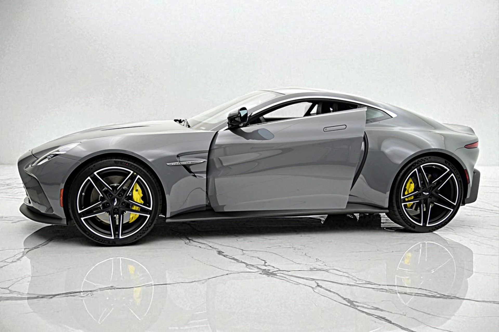 mph003_1259939201_New_2026_Aston_Martin_Vantage_Coupe_6fffd4e597