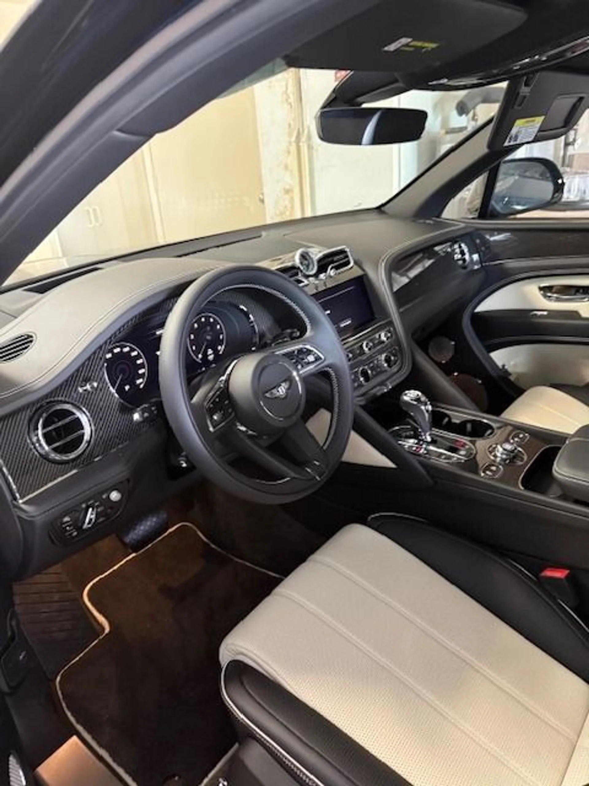 mph003_1261164719_Used_2022_Bentley_Bentayga_V8_1759961278_7762169d79
