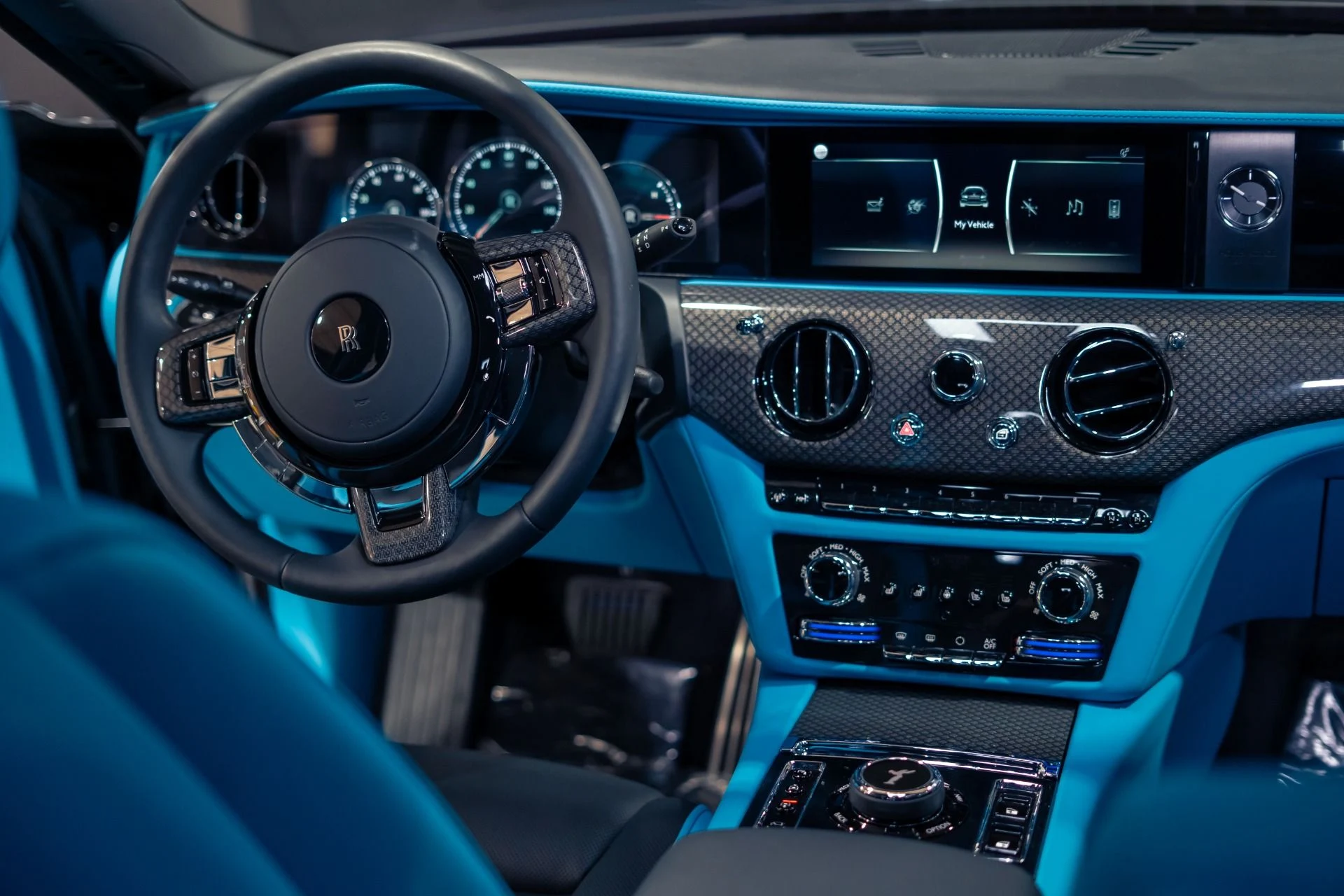 mph003_1271232636_Used_2023_Rolls_Royce_Black_Badge_Ghost_Commissioned_Turchese_Interior_Huge_Sticker_1781111674_98a89e5bb5