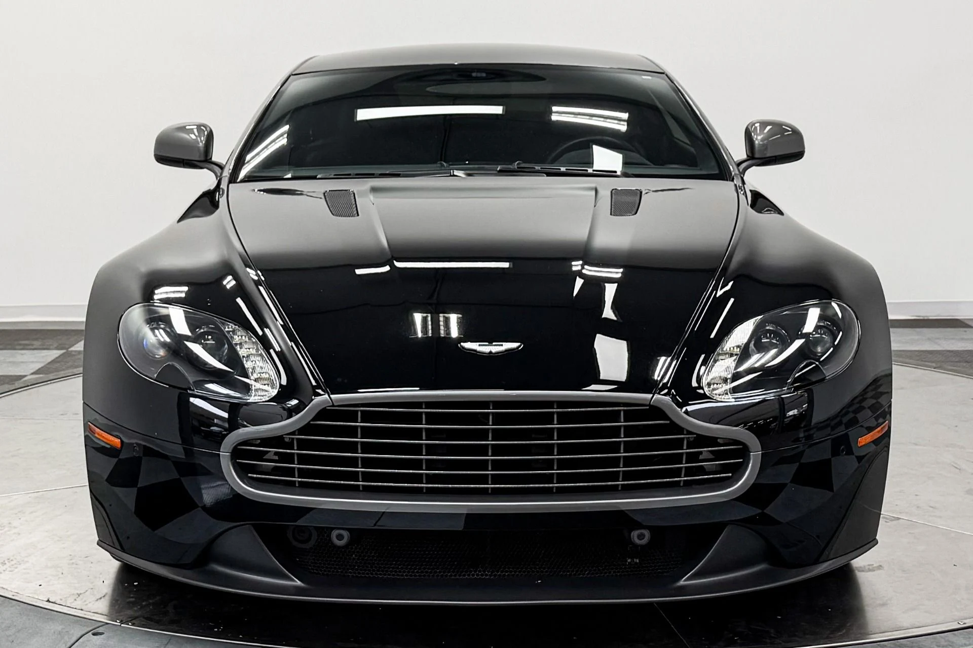 mph003_1280211609_Used_2015_Aston_Martin_V8_Vantage_GT_6_Speed_Manual_Two_Tone_Bodywork_1782240844_1e3cab034a