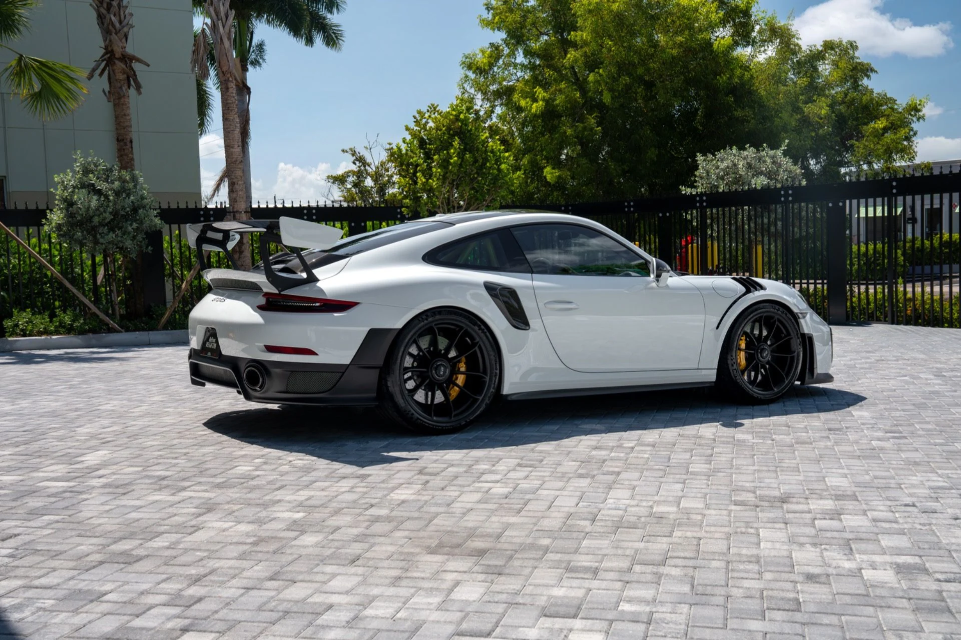 mph003_1284082368_Used_2018_Porsche_911_GT_2_RS_1782839837_ca29fbe0b0
