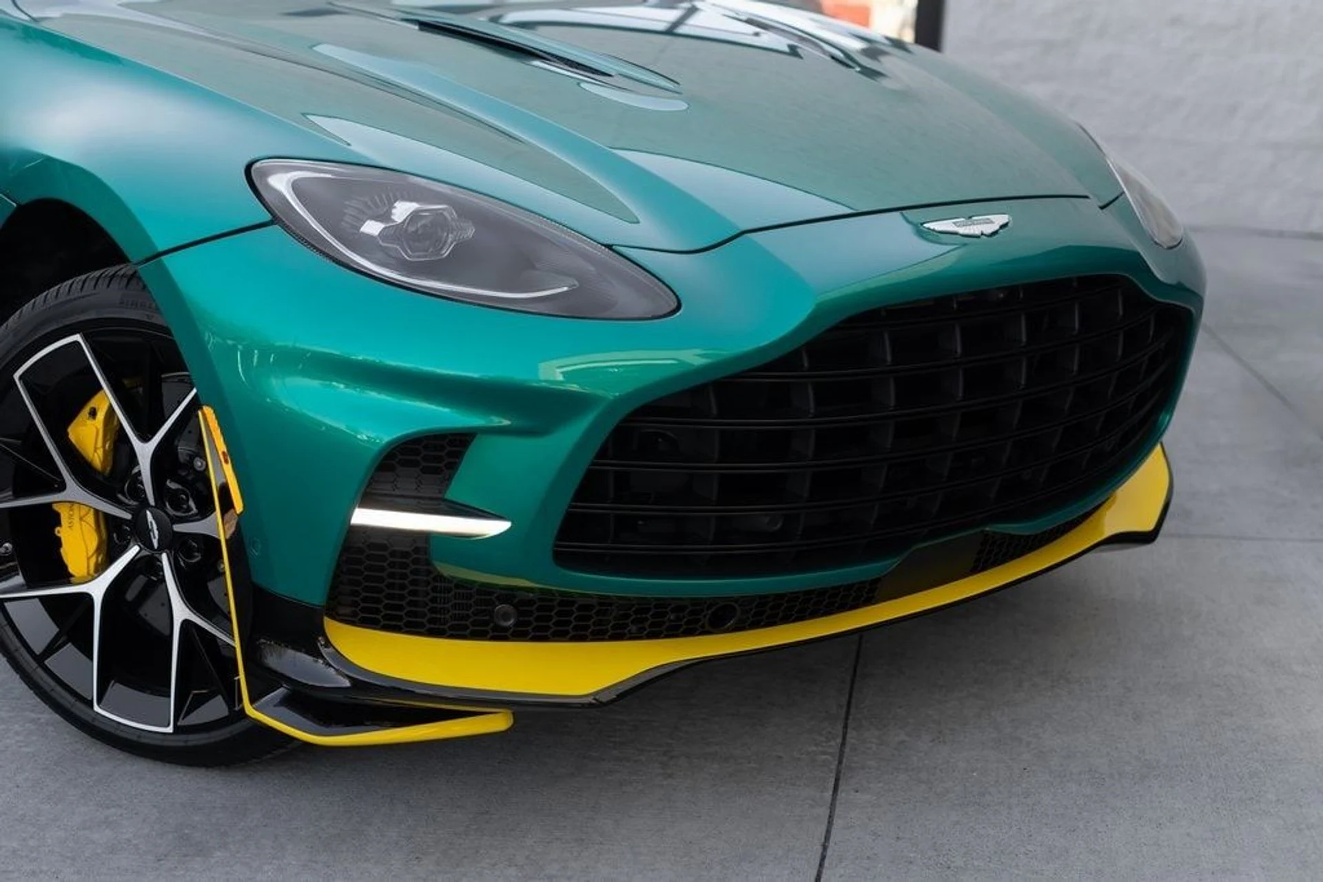 mph003_1285465041_c0298af6939f010027dab13b85f4d930x_6432216697