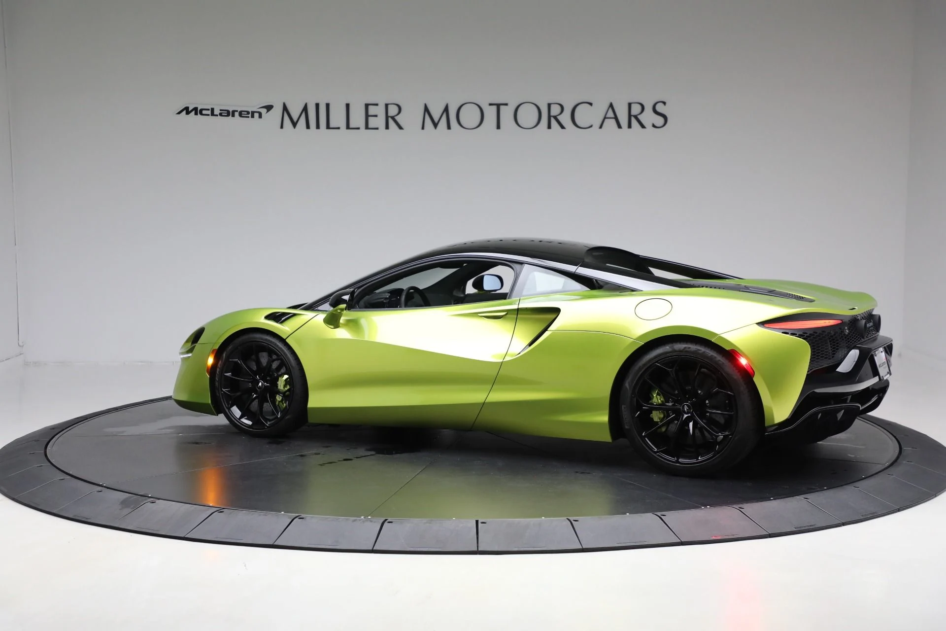 mph003_1298538461_Used_2024_Mc_Laren_Artura_Performance_0a3d87101d