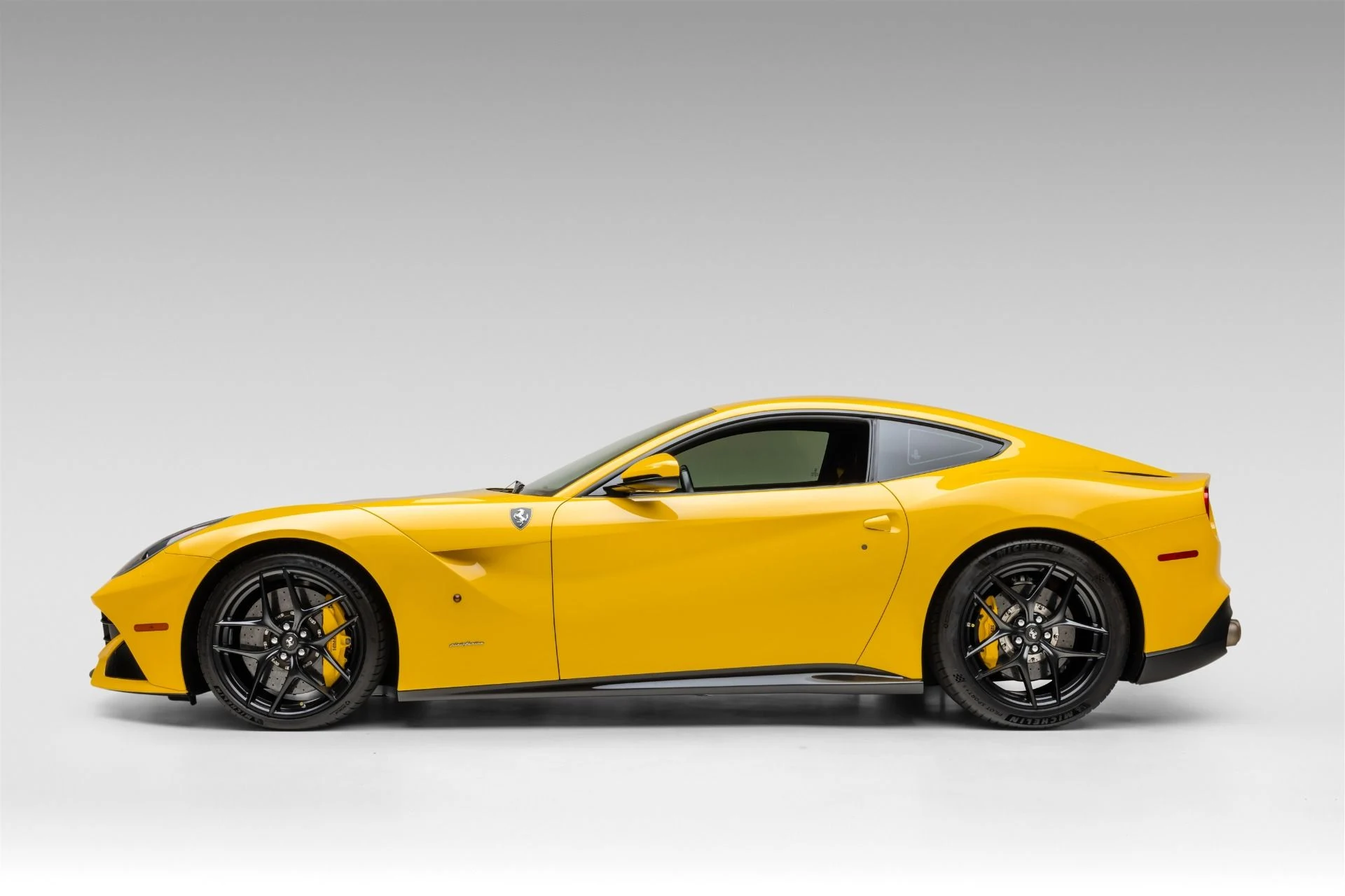 mph003_1319715381_Used_2014_Ferrari_F12berlinetta_1766171664_6475619737