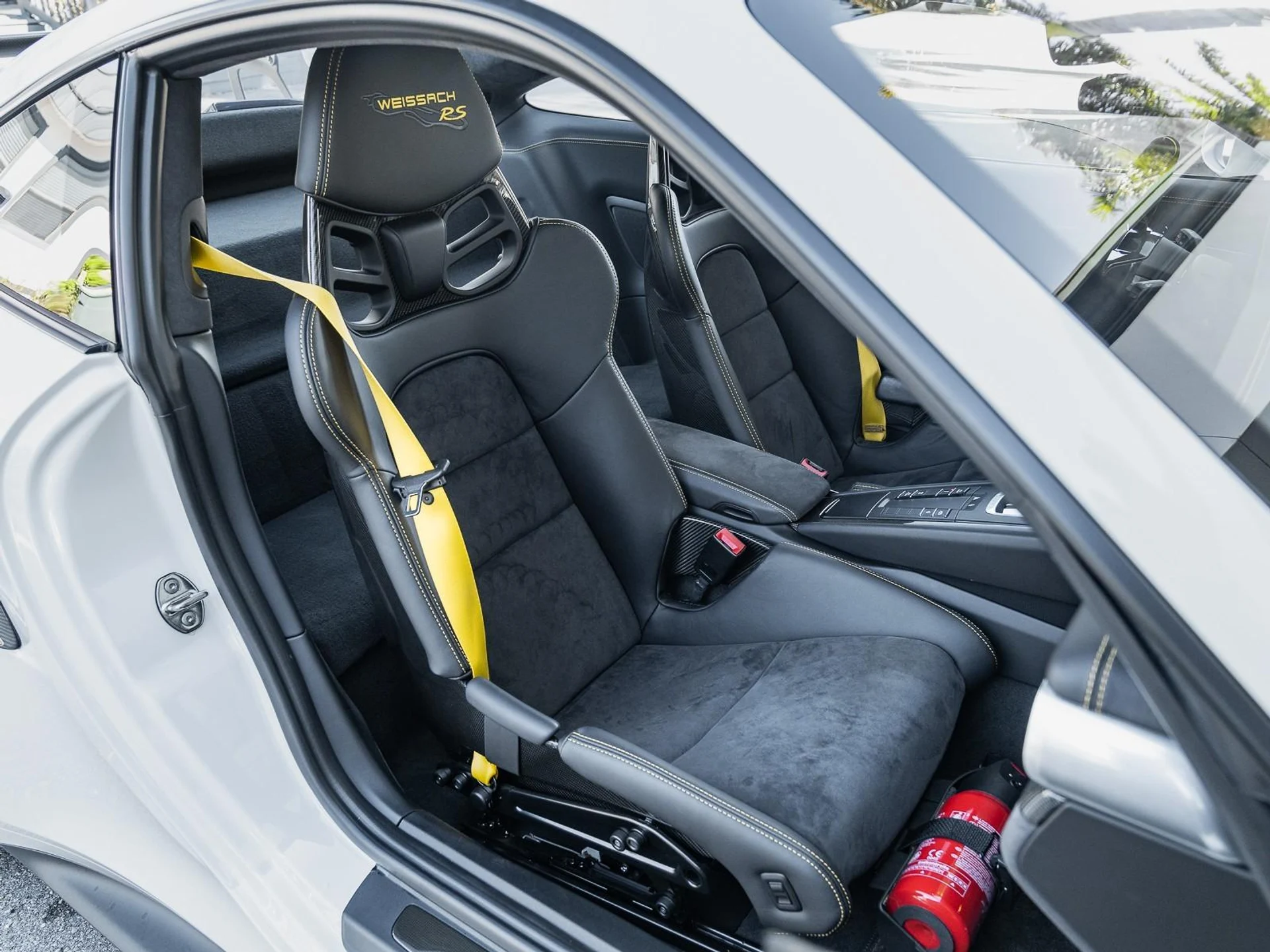 mph003_1322510450_Used_2018_Porsche_911_GT_2_RS_1763589925_bffb93e663