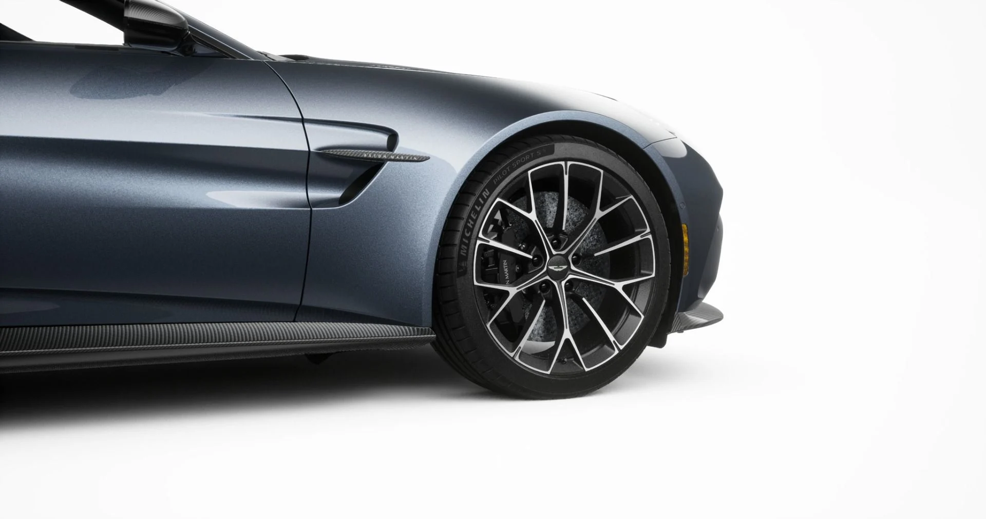 mph003_1328803731_New_2026_Aston_Martin_Vantage_Roadster_5495bd6e31